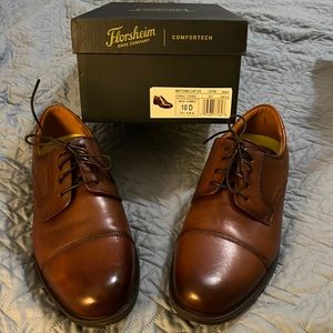 Florsheim men’s dress shoes Size 10D.